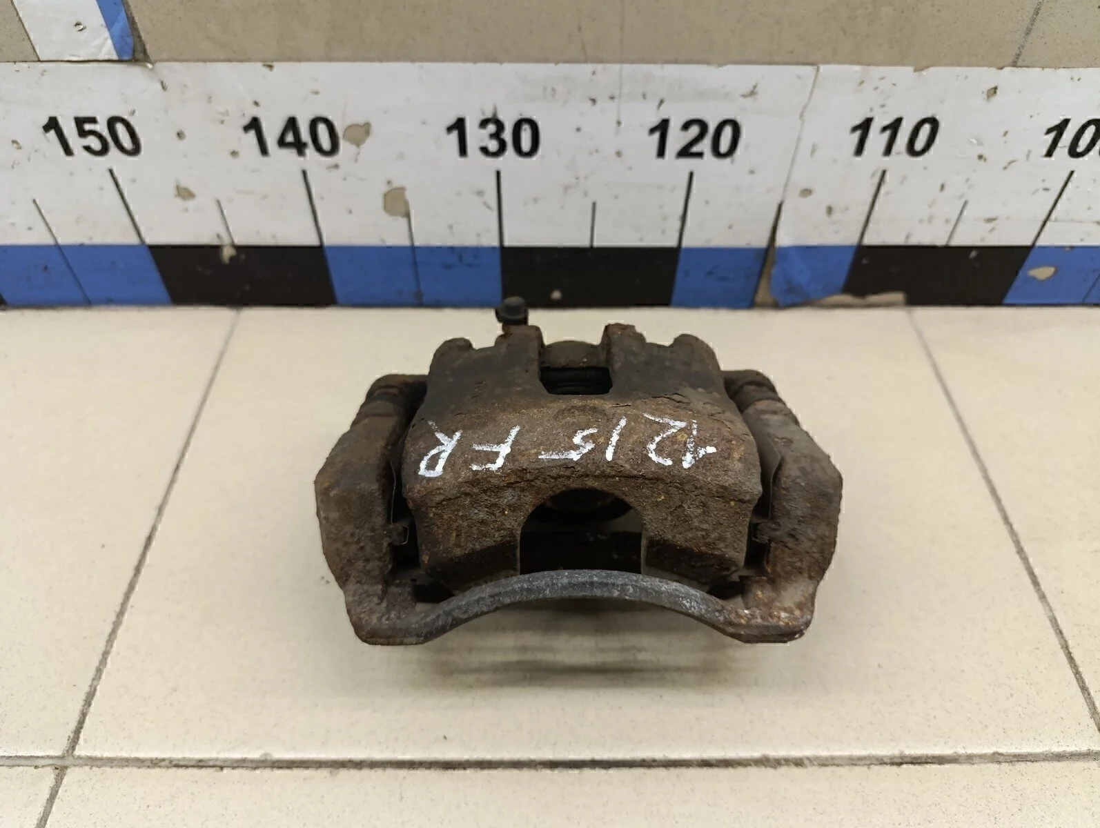 Суппорт передний правый Solaris 2010-2017
