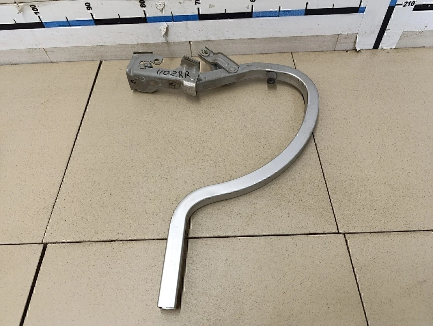 Петля крышки багажника правая Cruze 2009-2016