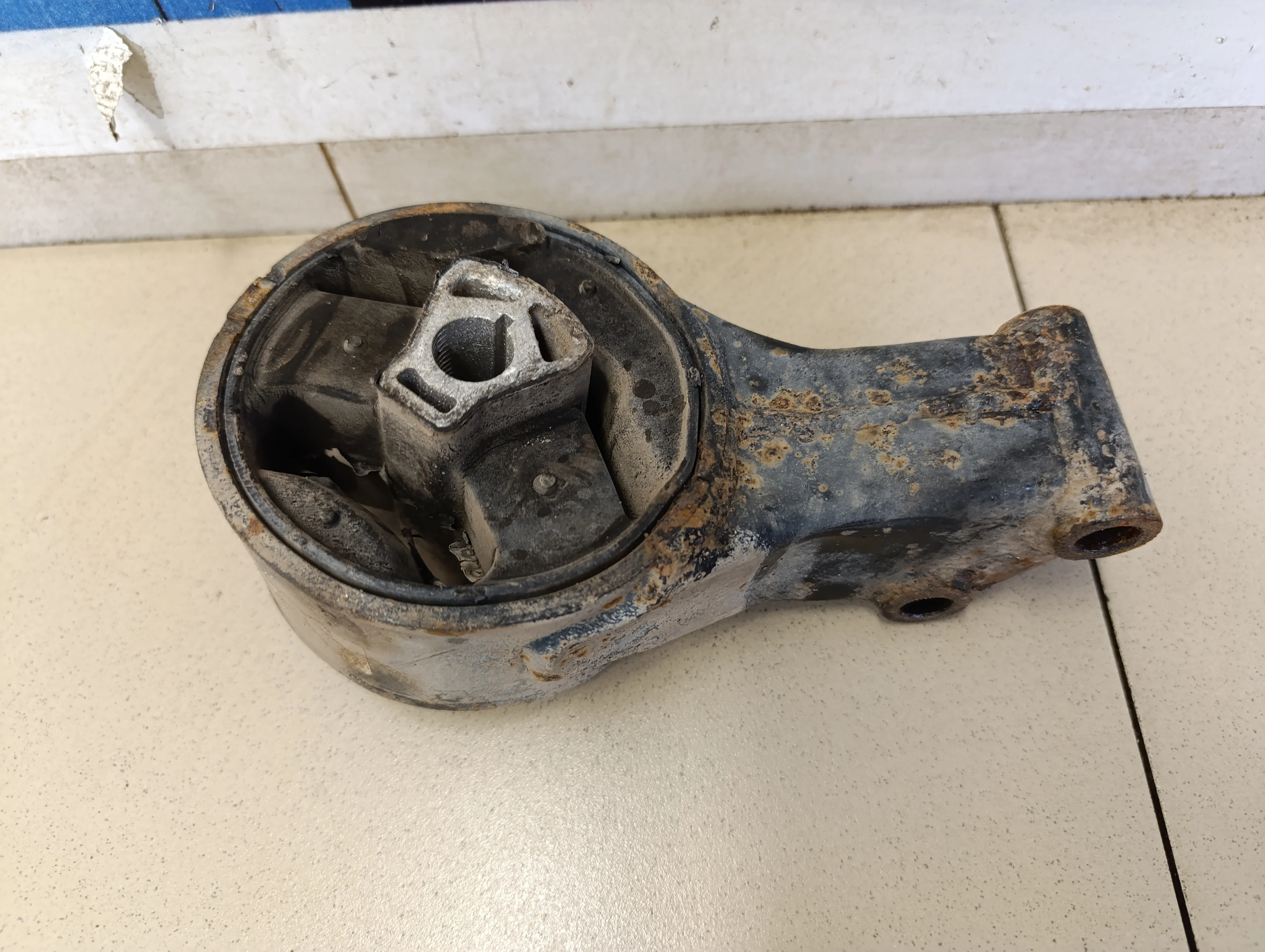 Опора двигателя задняя Cruze 2009-2016