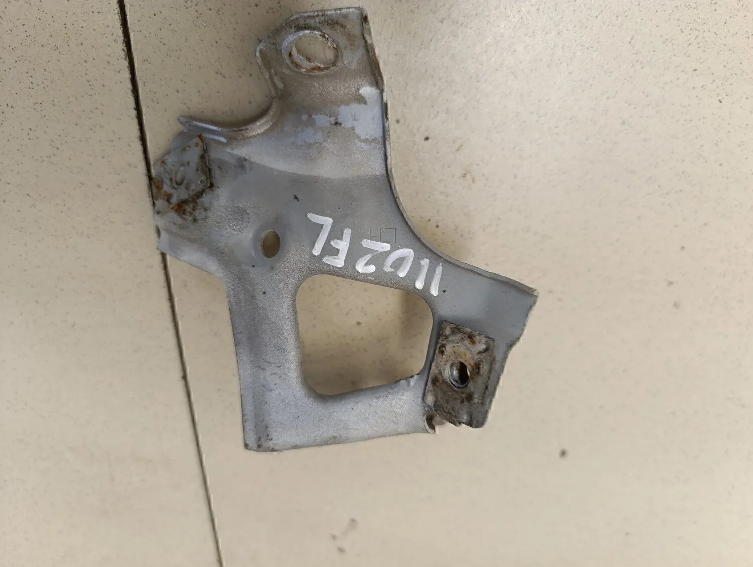 Кронштейн крепления крыла Cruze 2009-2016