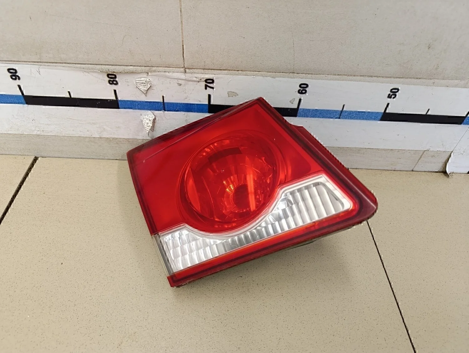 Фонарь задний внутренний левый Cruze 2009-2016