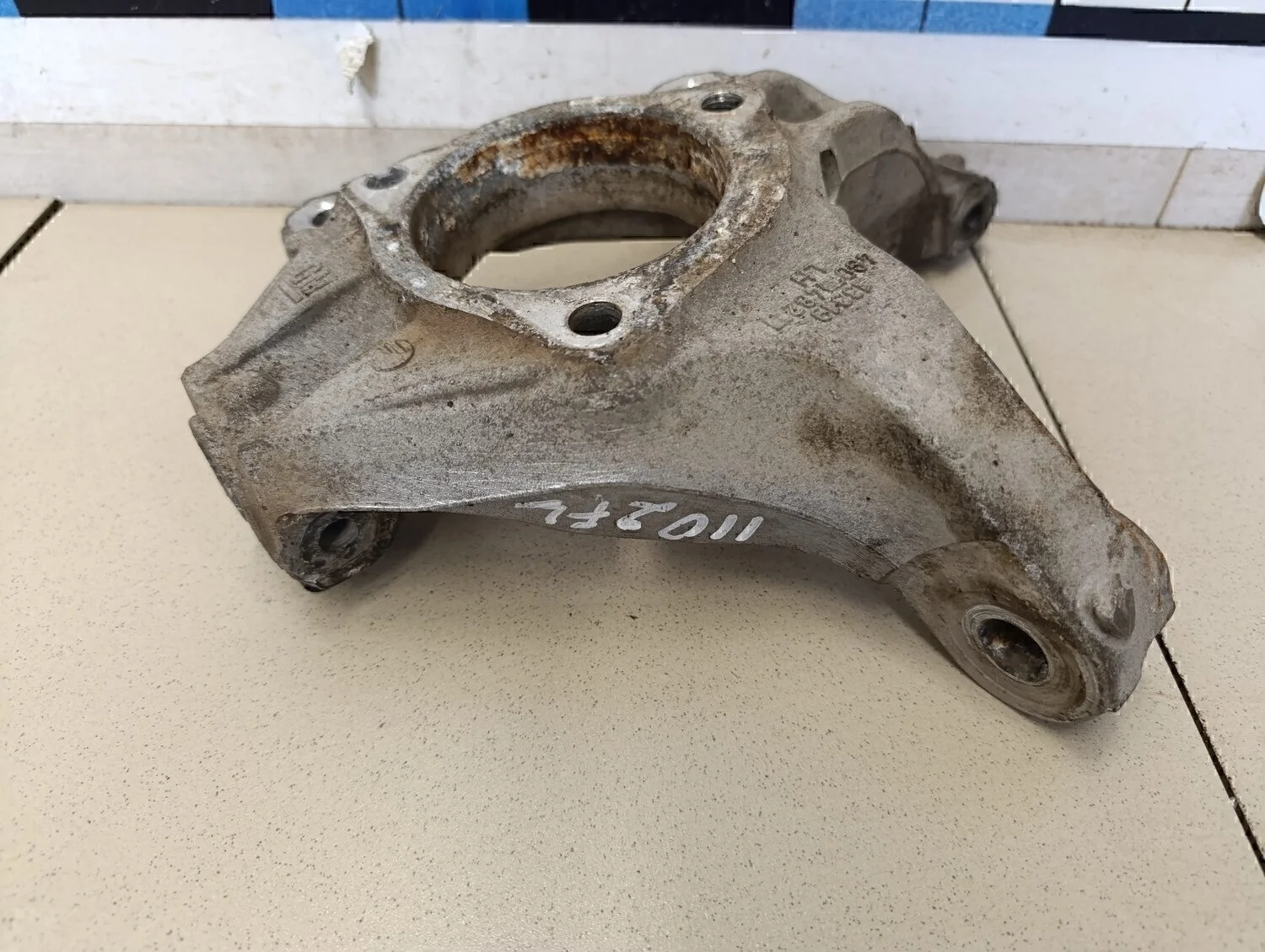 Кулак поворотный передний левый Cruze 2009-2016