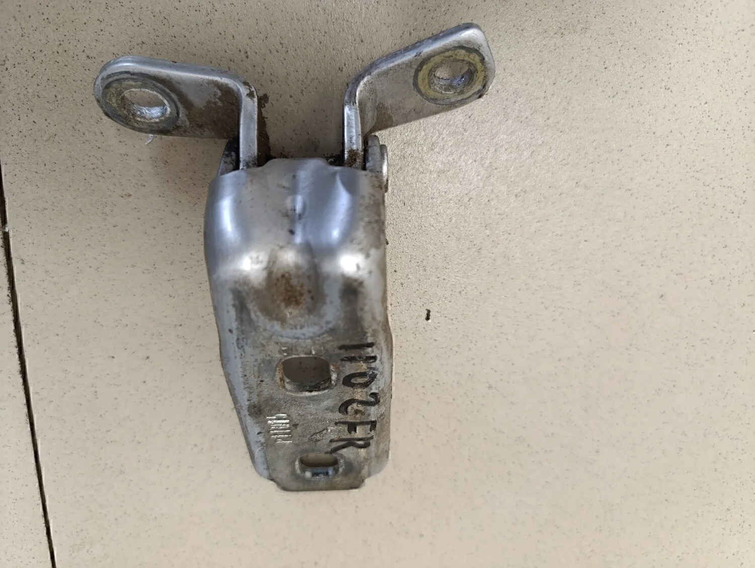 Петля двери передней Cruze 2009-2016