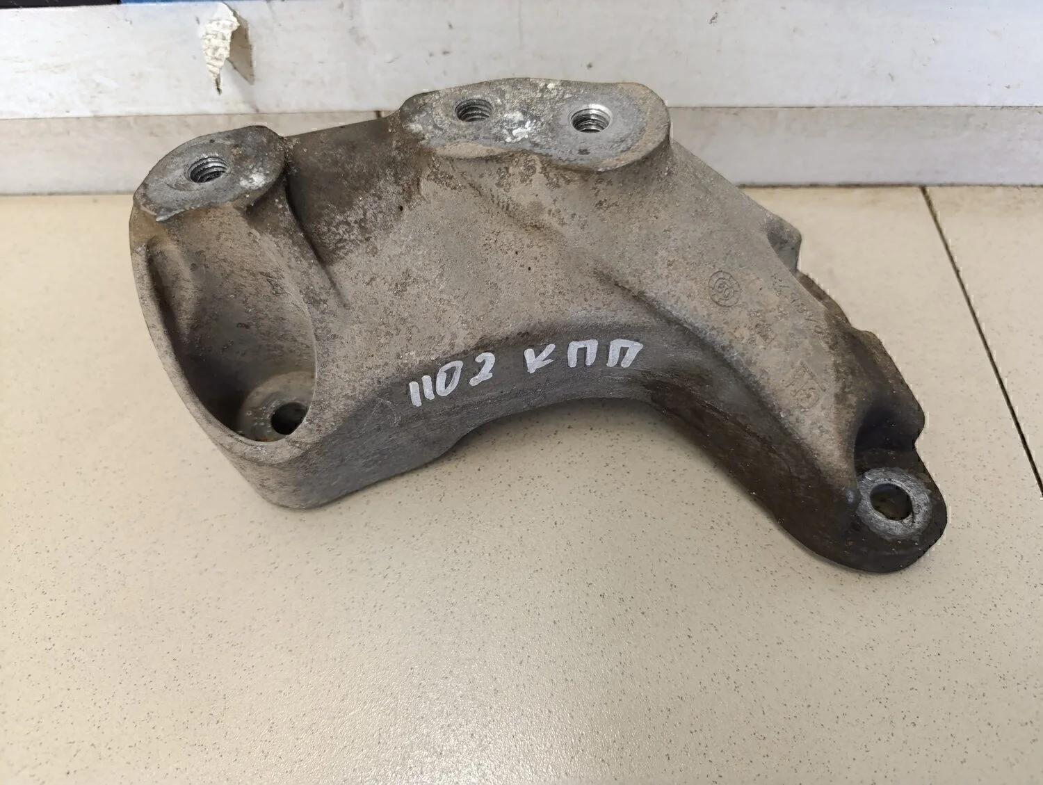 Кронштейн КПП левый Cruze 2009-2016