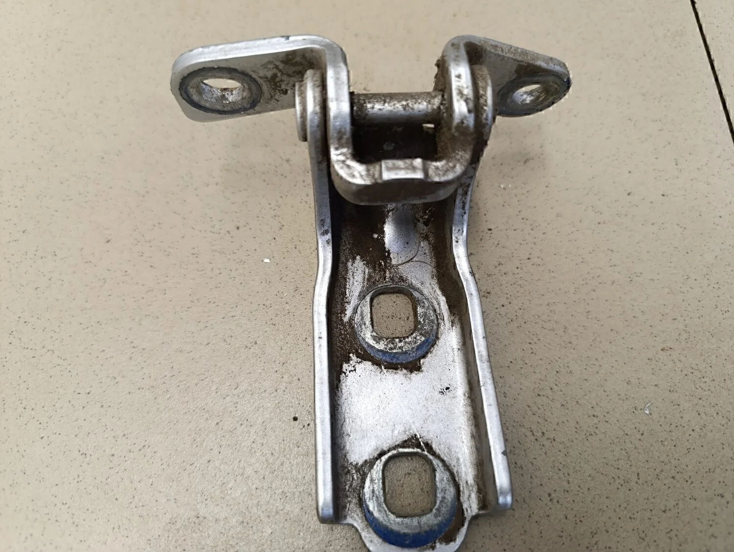 Петля двери задней левой нижняя Cruze 2009-2016