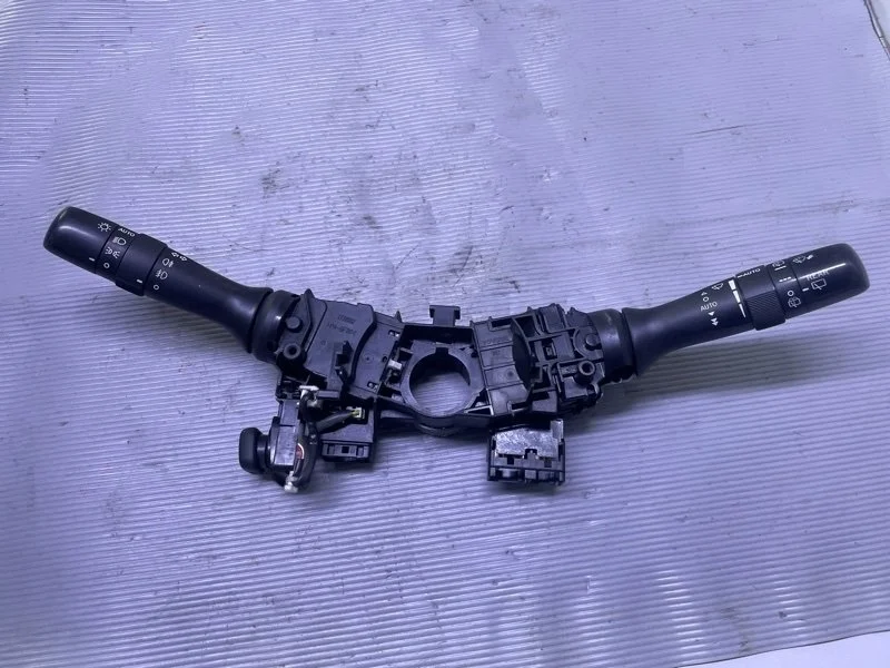 Переключатель поворотов подрулевой TOYOTA LAND CRUISER 200 8414030311