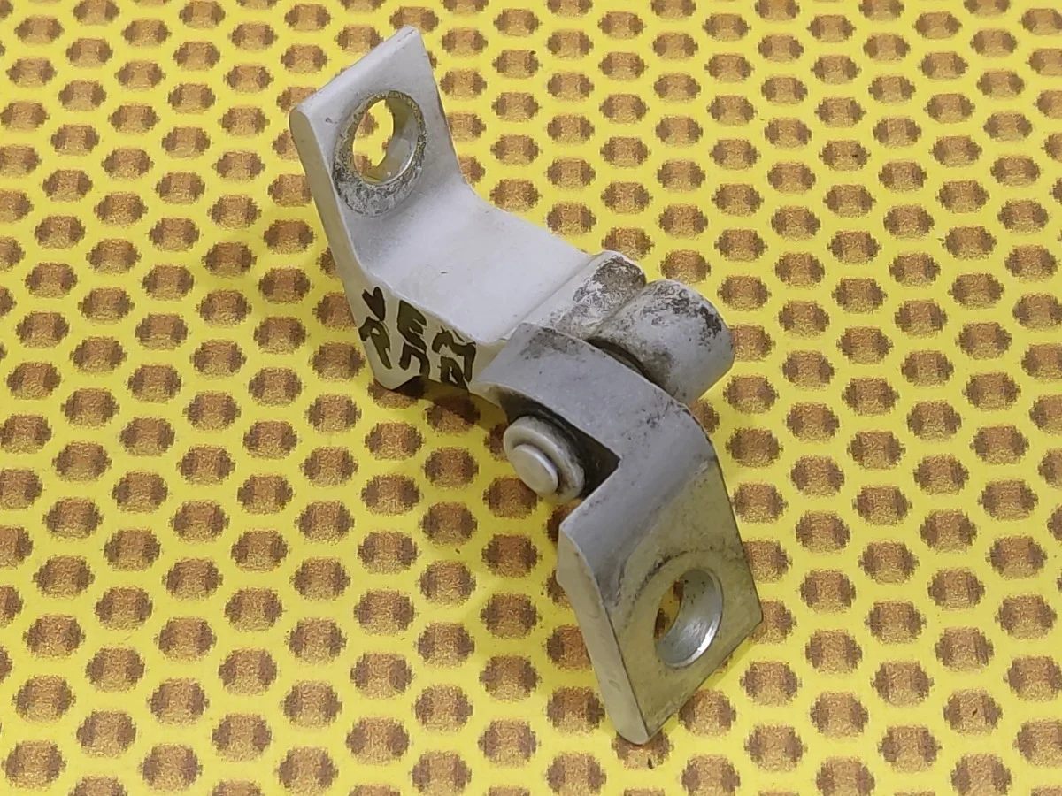 Петля двери передняя верхняя Volkswagen Jetta 2019 8X4833408A JEM DGXA, передняя правая