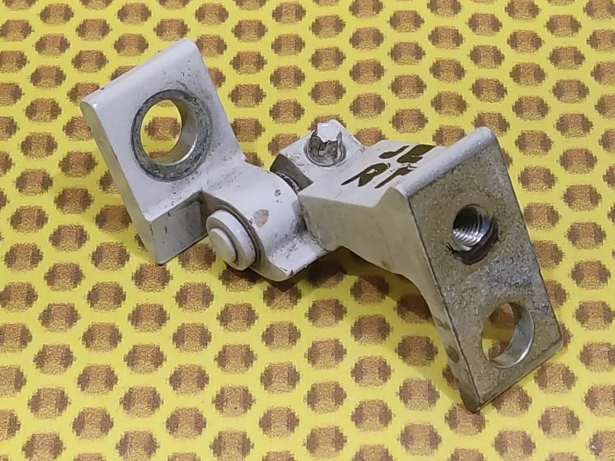 Петля двери передняя нижняя Volkswagen Jetta 2019 8X4833406A JEM DGXA, передняя правая