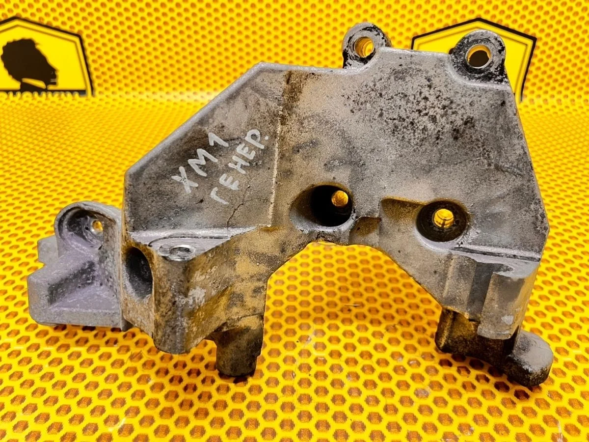 Кронштейн генератора Kia Sorento Prime 2018 252852F300 UM D4HB