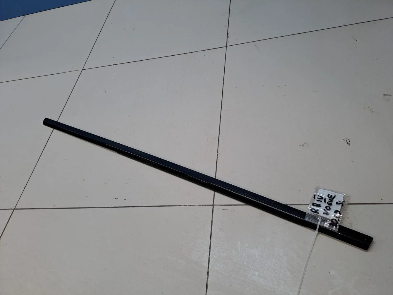 Молдинг стекла задней левой двери для Land Rover Range Rover 2012-