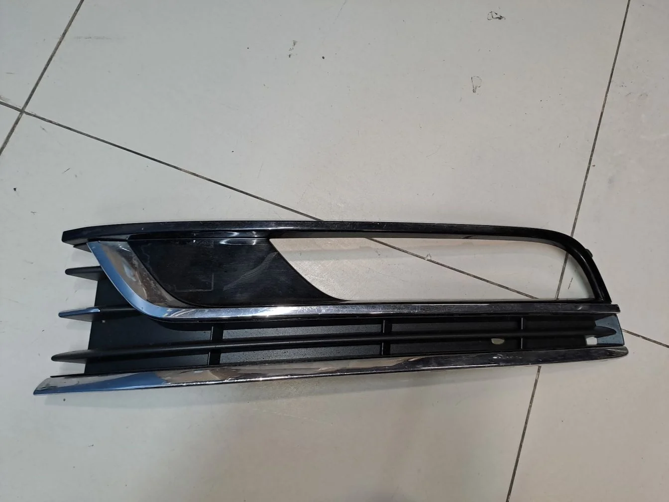 Решётка в бампер левая для Volkswagen Passat B7 2011-2015