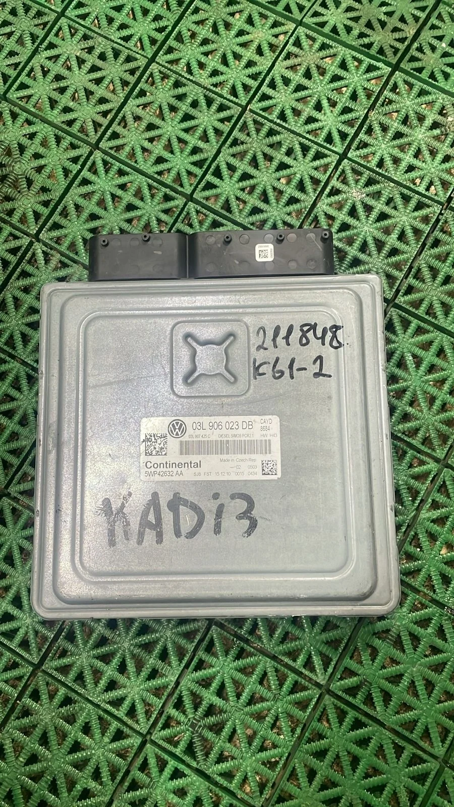 Блок управления двигателя ДВС ЭБУ VOLKSWAGEN CADDY 1,6 CAYD б/у CADDY(2004-2014)