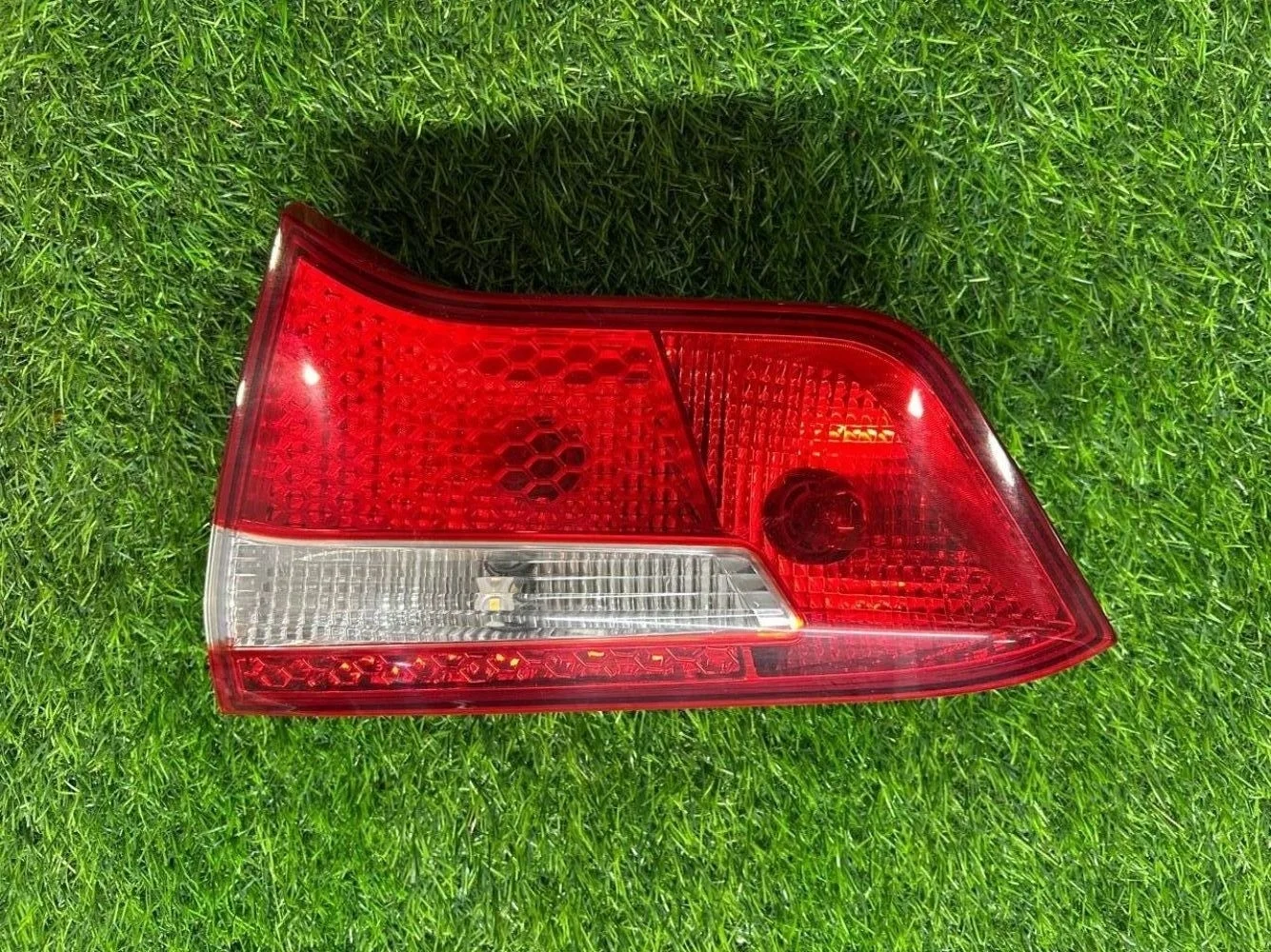 Фонарь задний внутренний правый Kia Rio 3 Седан.