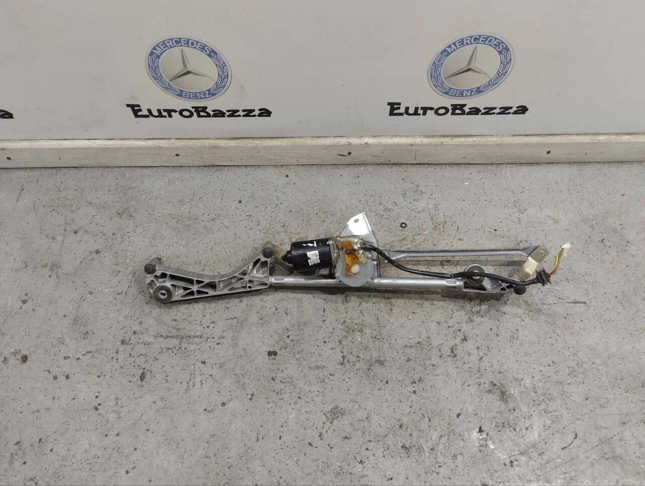 Трапеция стеклоочистителя Mercedes W203