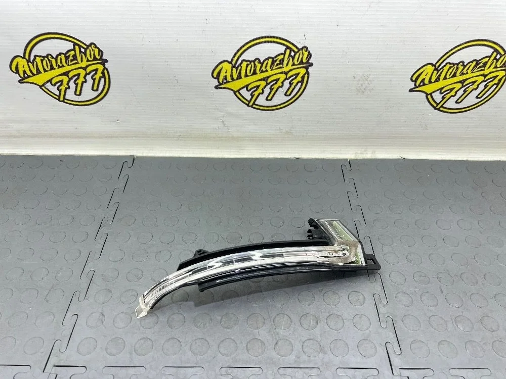 Повторитель в зеркало Audi Q3 I (2011—2014)