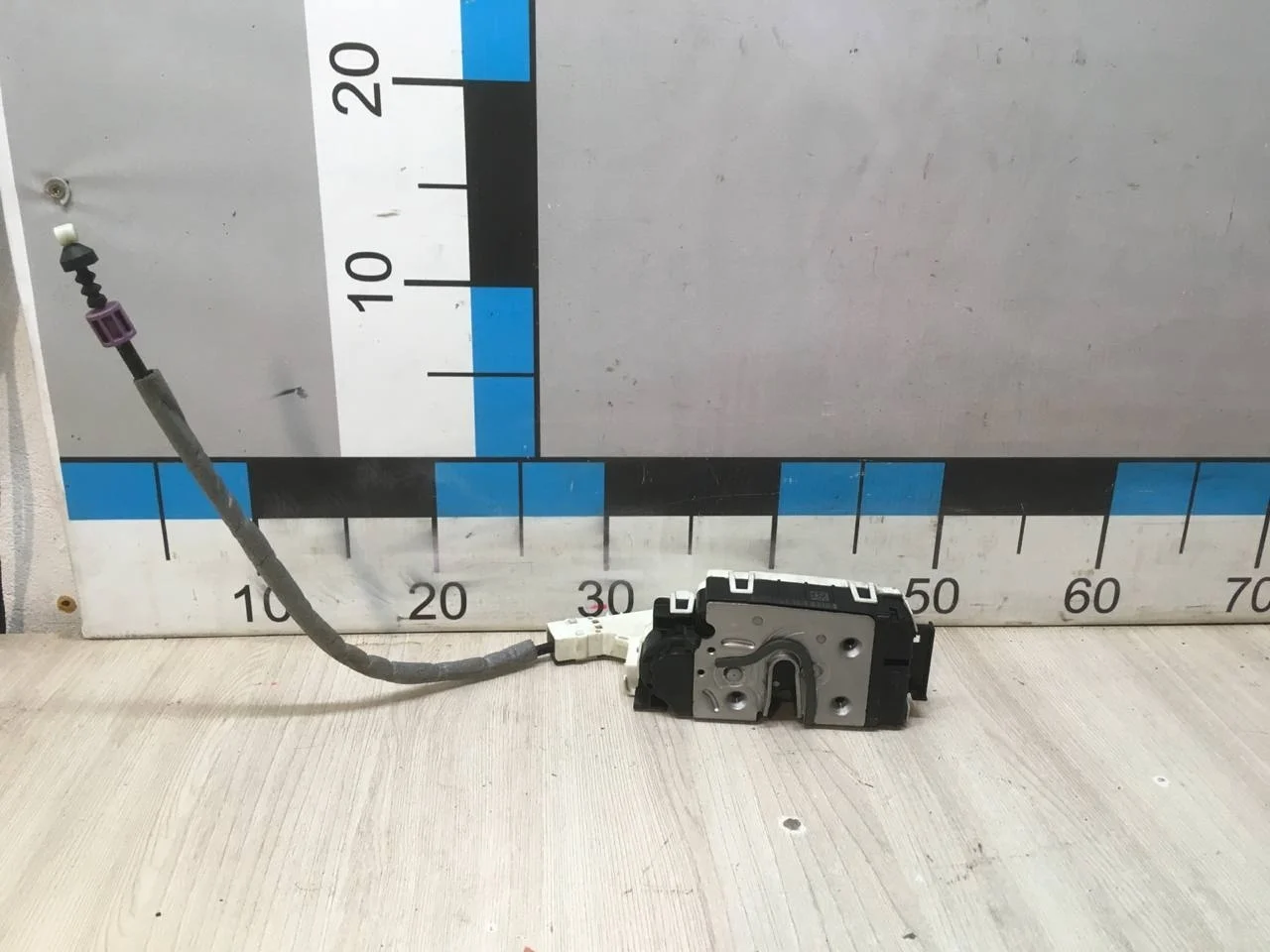 [Б/У] Замок двери задней левой W204 W212 W218 [Код: 00309393 ]