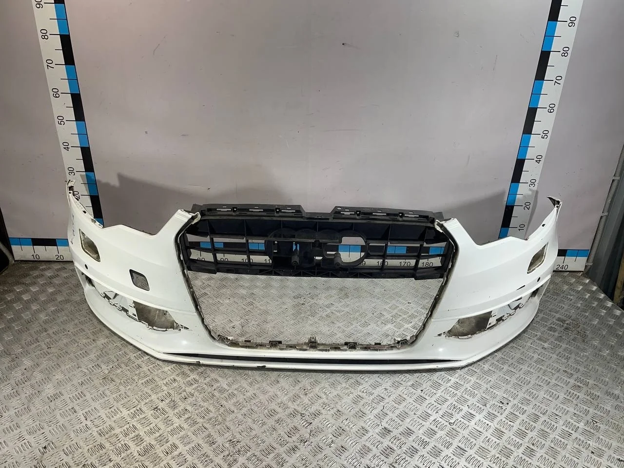 [Б/У] Бампер передний Audi A6 - (Состояние: присутствует царапины и притертости в некоторых местах) [ХОРОШЕЕ] [Код: 00574672 ]