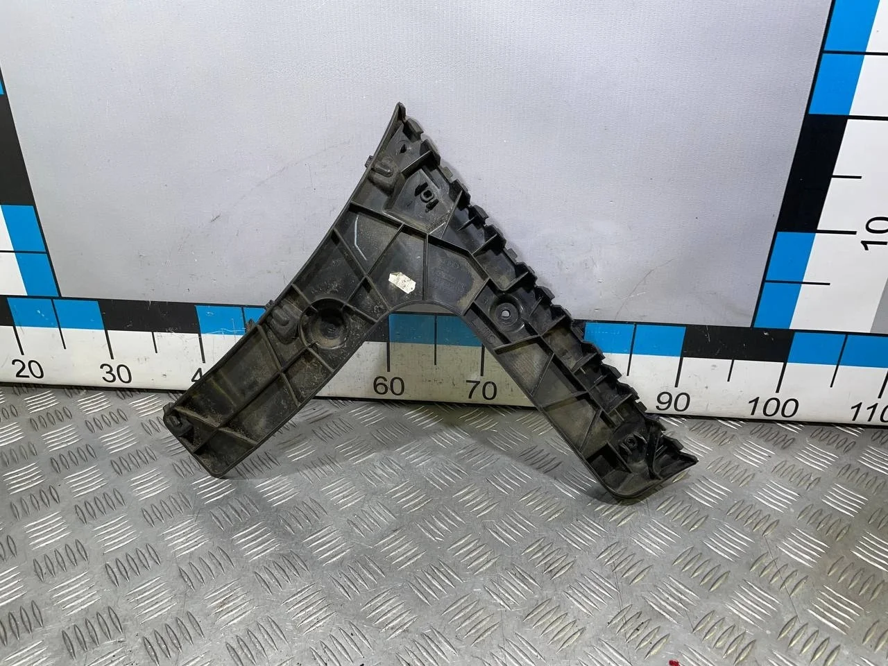 [Б/У] Направляющая заднего бампера левая Audi A6 [Код: 00576477 ]