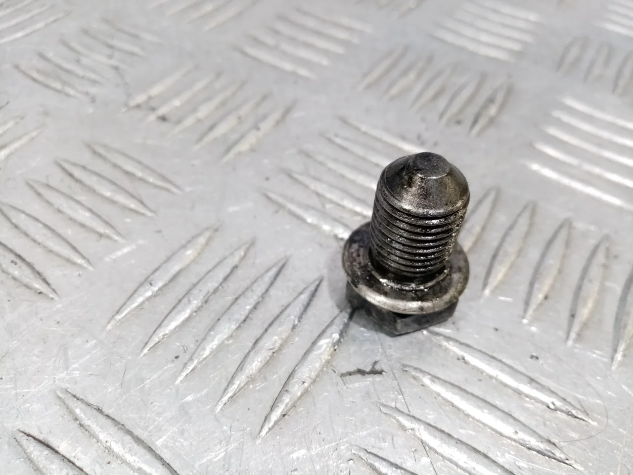 [Б/У] Пробка маслянного поддона [Код: 00577629 ]