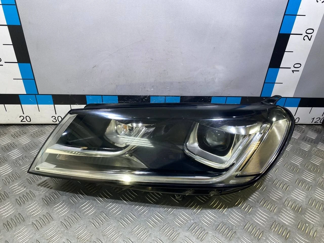 [Б/У] Фара левая Touareg - (Состояние: стоит 1 ремонтное крепление ) [Код: 00545683 ]