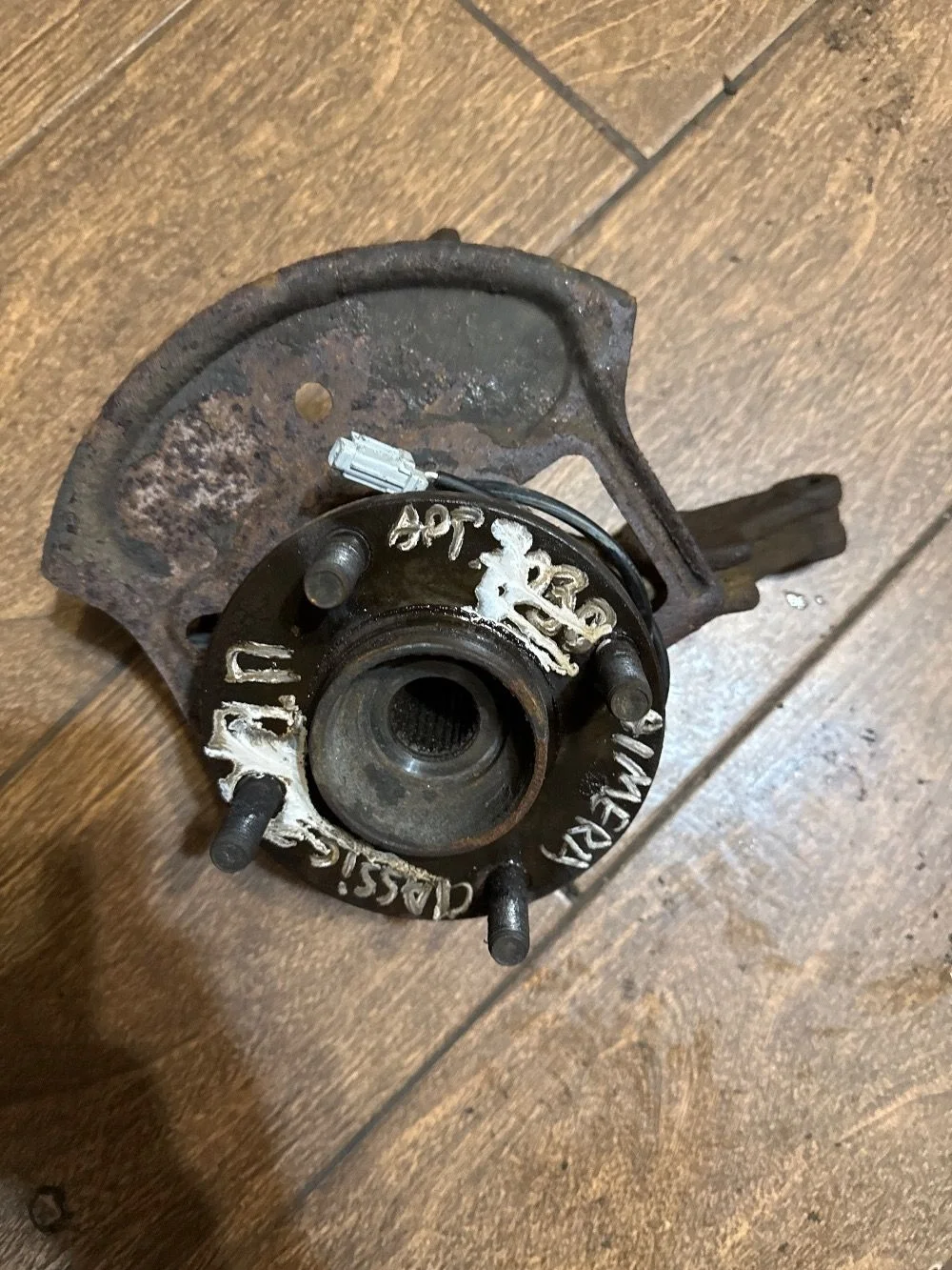 Кулак поворотный передний правый Nissan Almera Classic I (2006—2013)