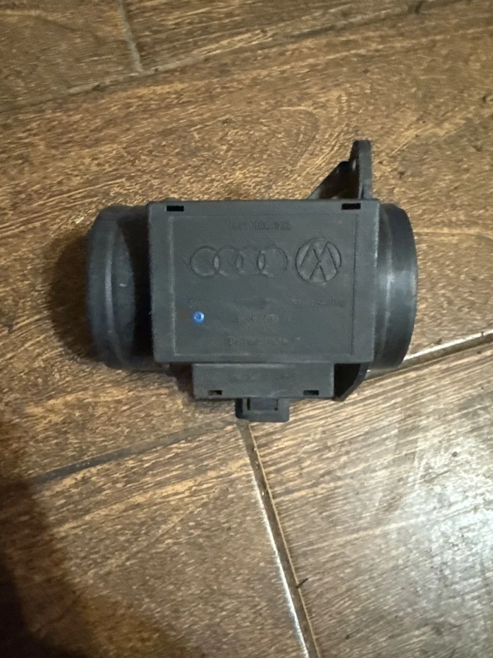 Датчик ДМРВ (расходомер) Volkswagen Passat B5 (1996—2001)