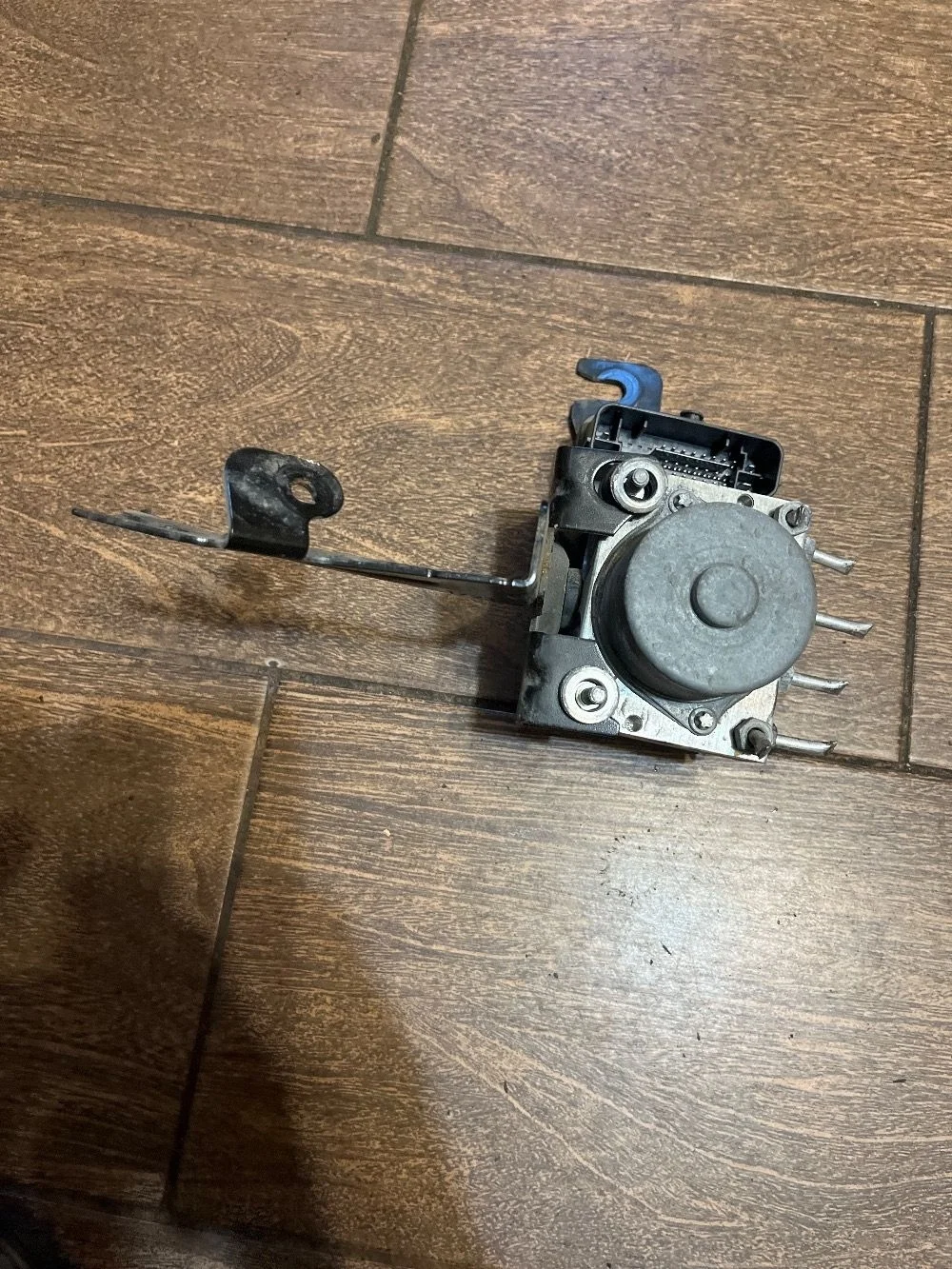 Блок ABS (насос) Renault Logan II (2012—2018)