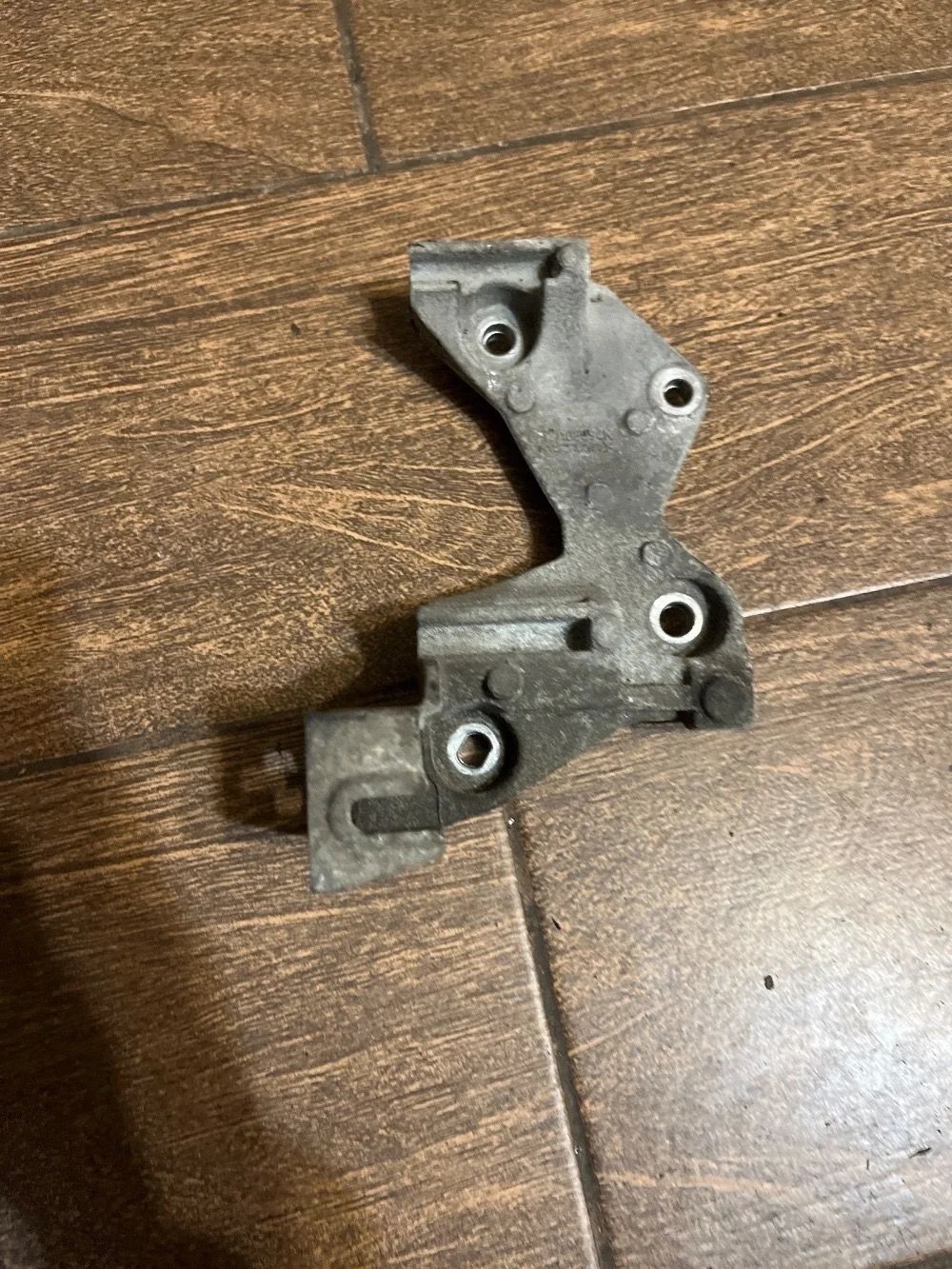 Кронштейн генератора Renault Logan II (2012—2018)