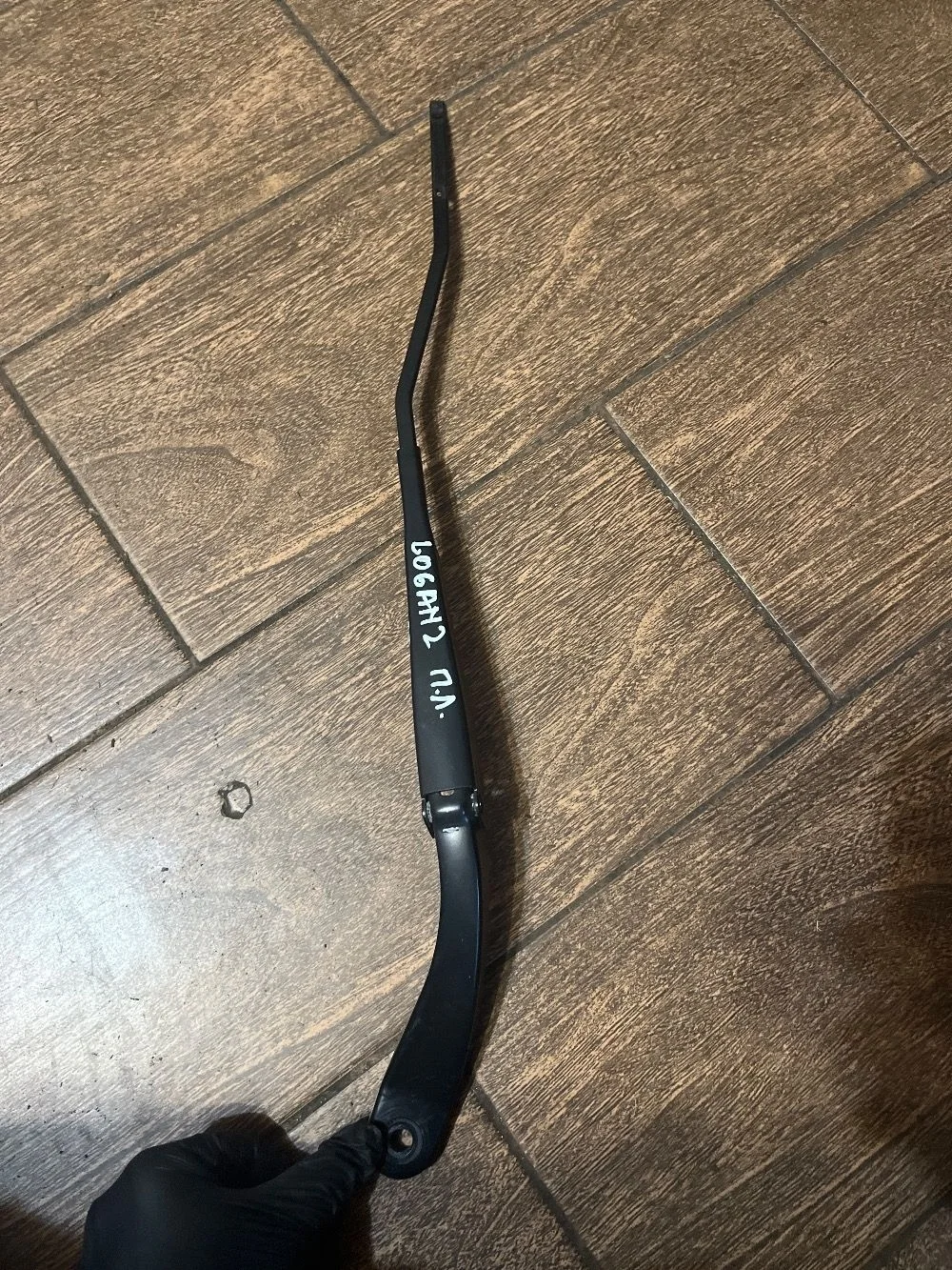 Поводок стеклоочистителя передний левый Renault Logan II (2012—2018)