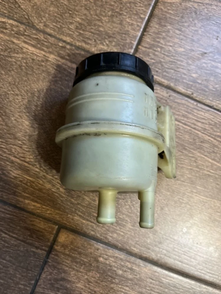 Бачок ГУР Toyota Picnic I (1996—2001)