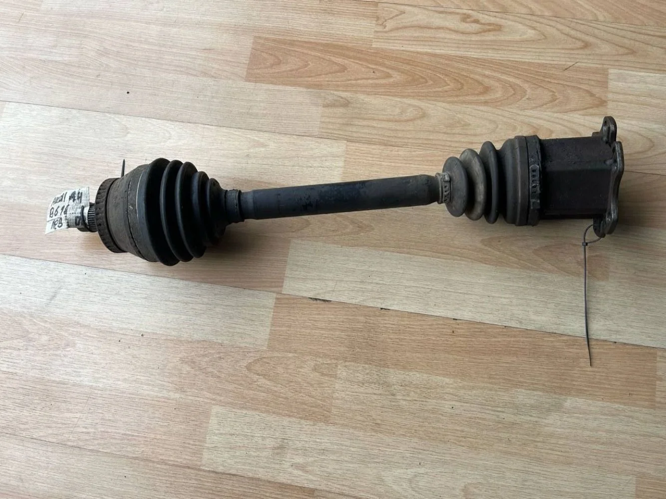 Привод передний левый Audi A4 B6 (2000—2006)