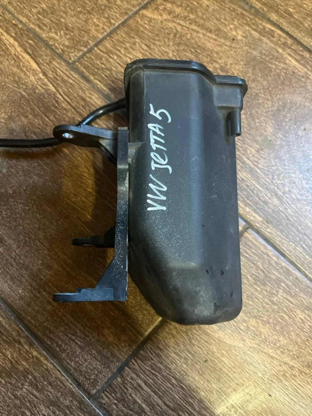 Абсорбер (фильтр угольный) Volkswagen Jetta V (2005—2011)