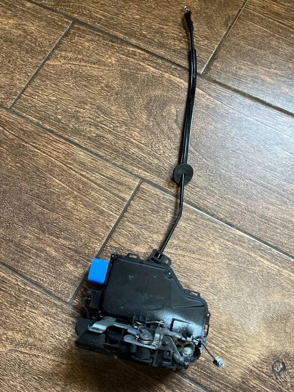 Замок двери передней левой Volkswagen Jetta V (2005—2011)