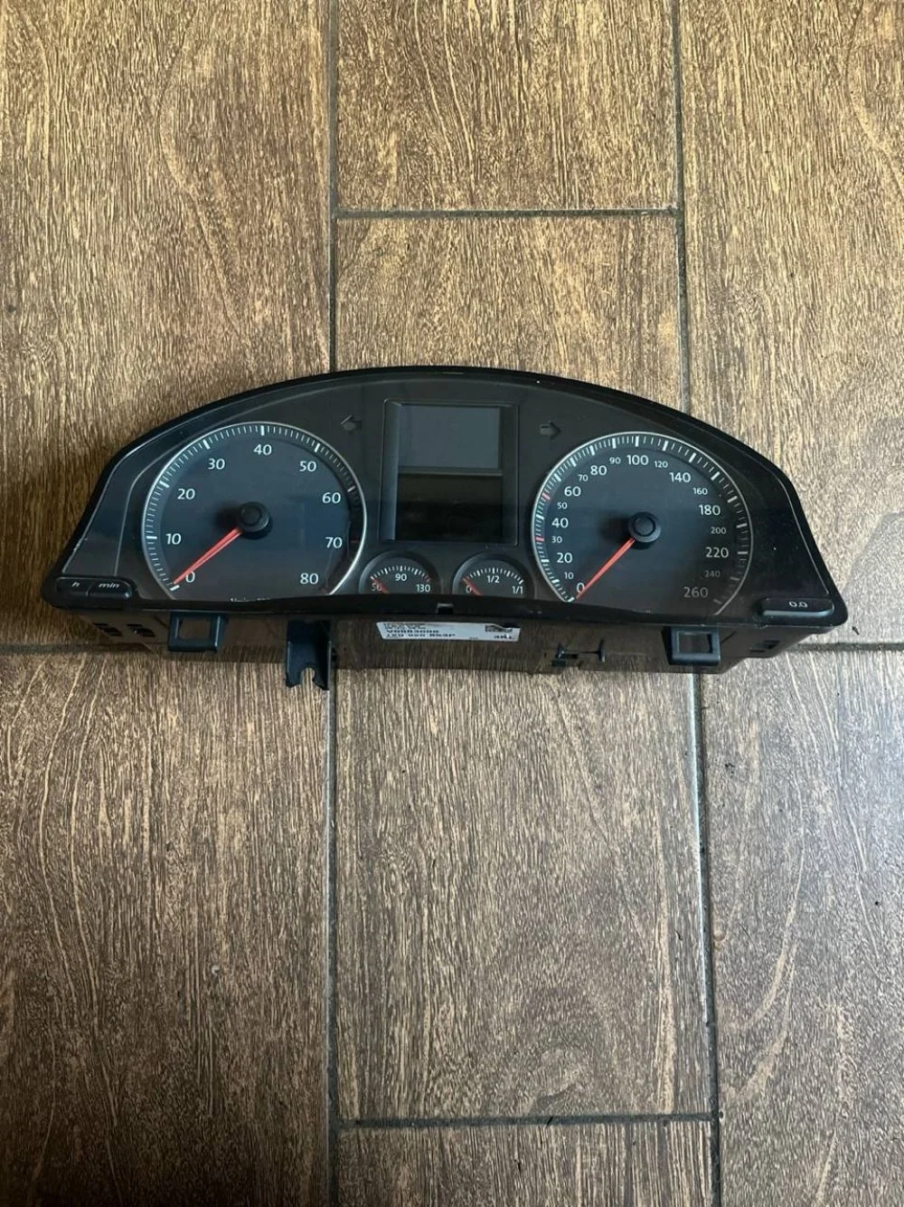 Панель приборов Volkswagen Jetta V (2005—2011)