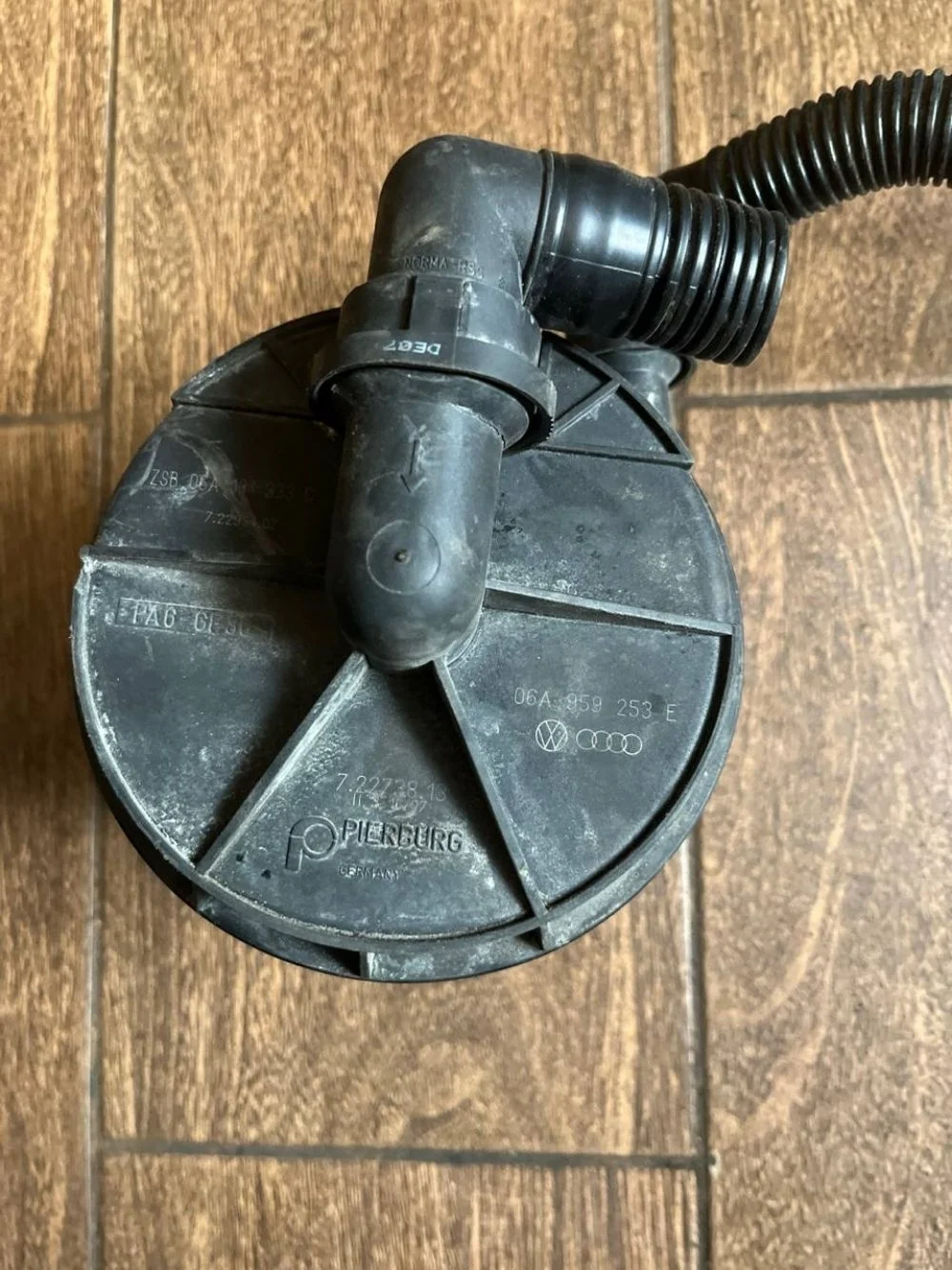 Насос дополнительного воздуха Volkswagen Jetta V (2005—2011)