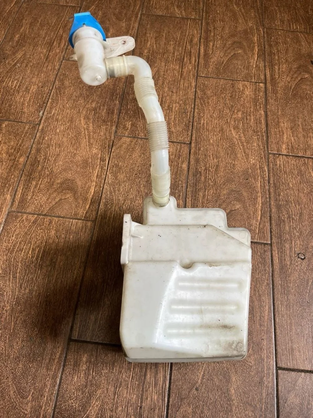 Бачок омывателя Volkswagen Jetta V (2005—2011)