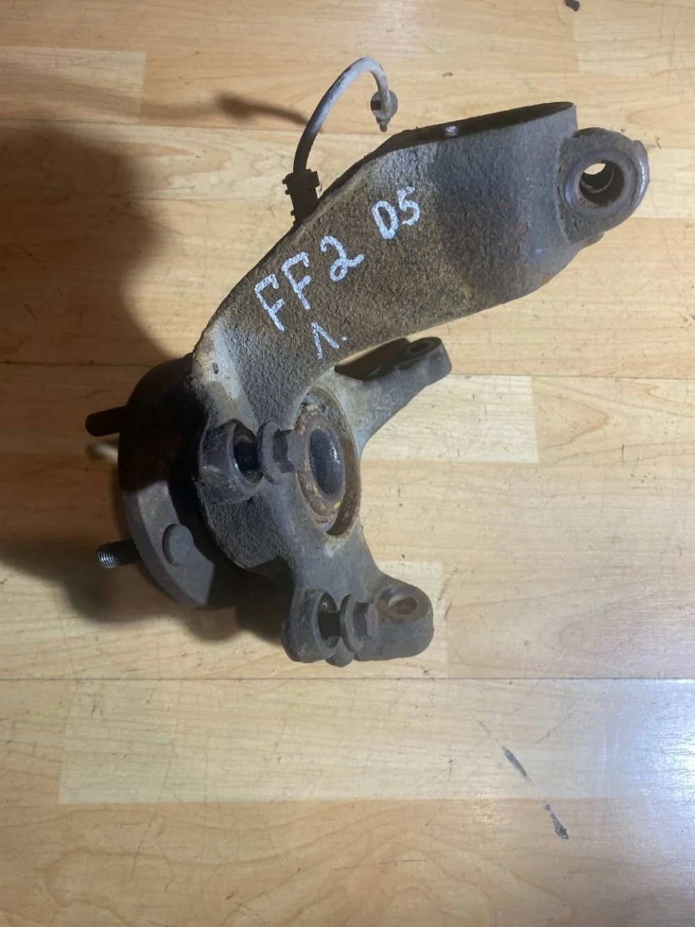 Кулак поворотный передний левый Ford Focus II (2005—2008)