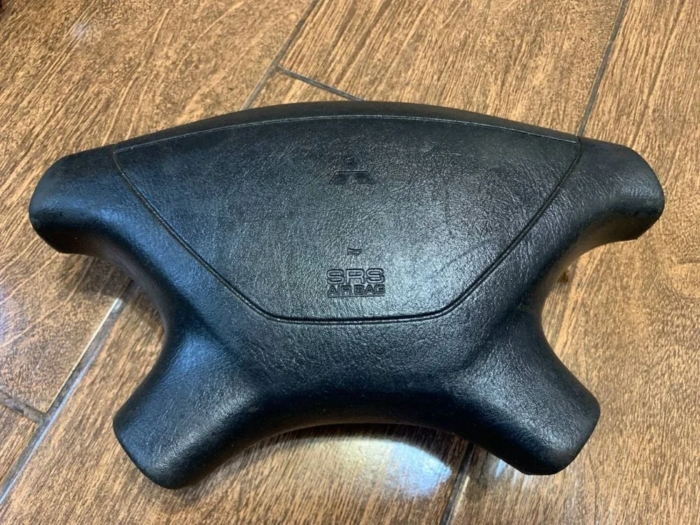 Подушка безопасности в рулевое колесо Mitsubishi Galant VIII (1996—1999)