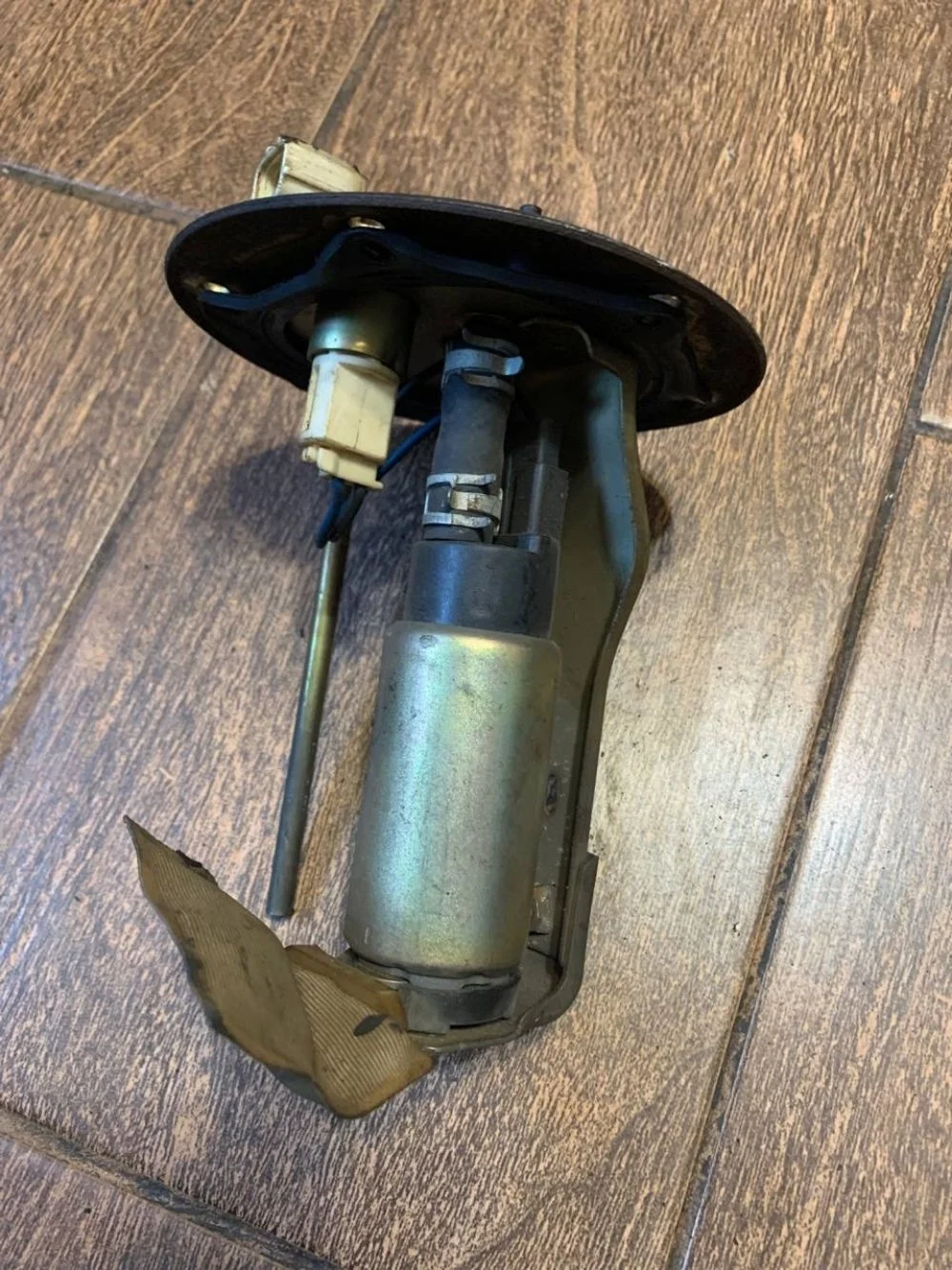 Насос топливный Mitsubishi Galant VIII (1996—1999)