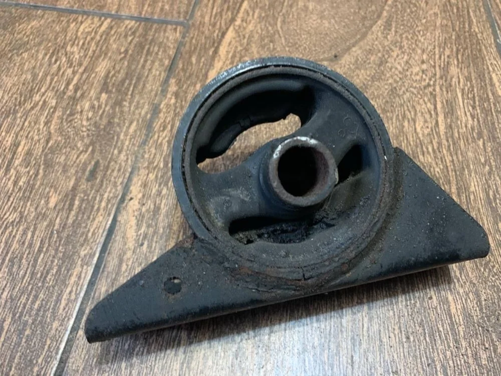 Опора двигателя Mitsubishi Galant VIII (1996—1999)