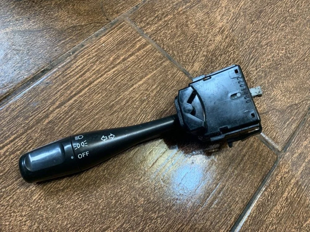 Переключатель поворотов подрулевой Mitsubishi Galant VIII (1996—1999)