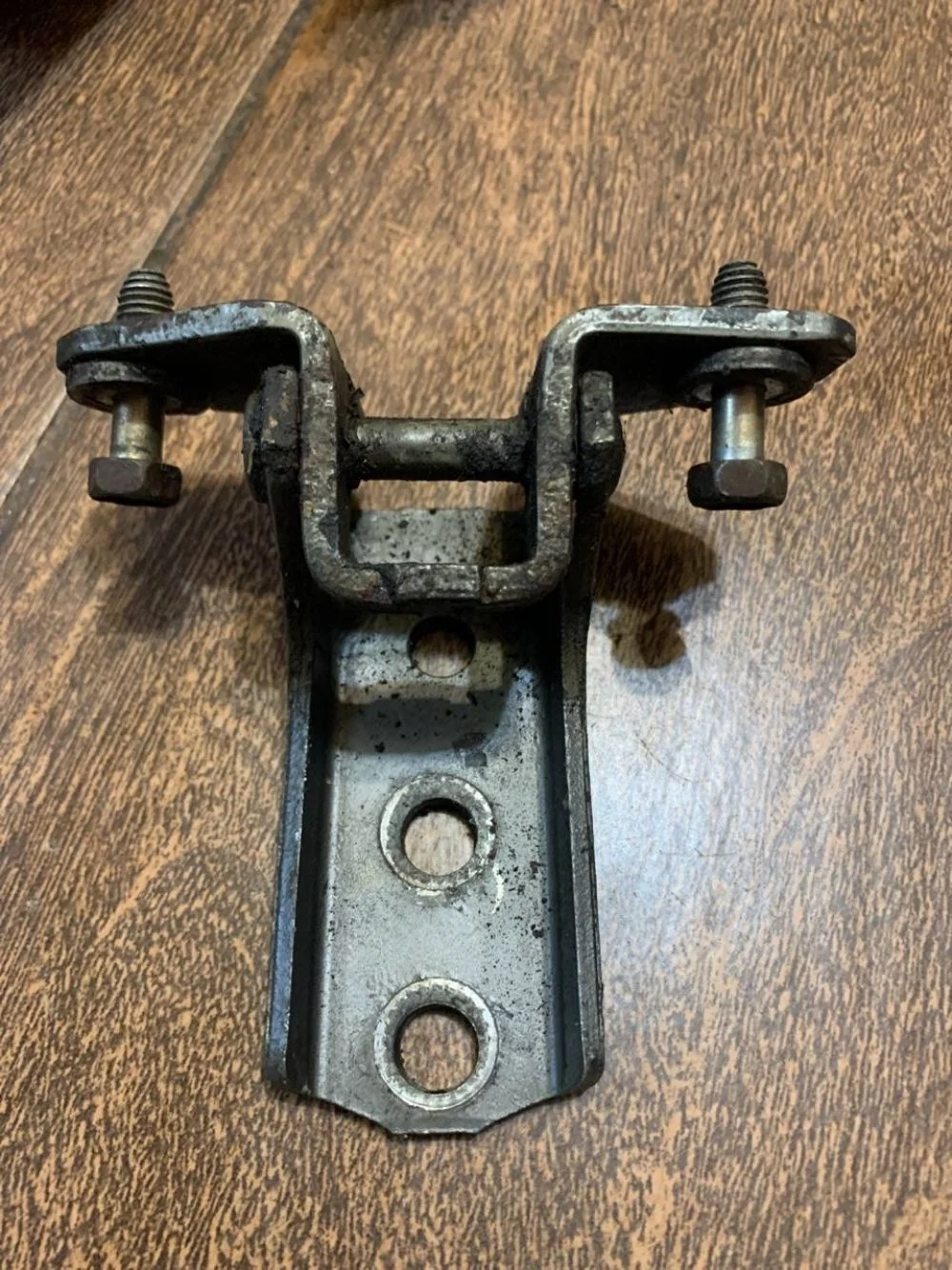 Петля двери передней правой верхняя Mitsubishi Galant VIII (1996—1999)