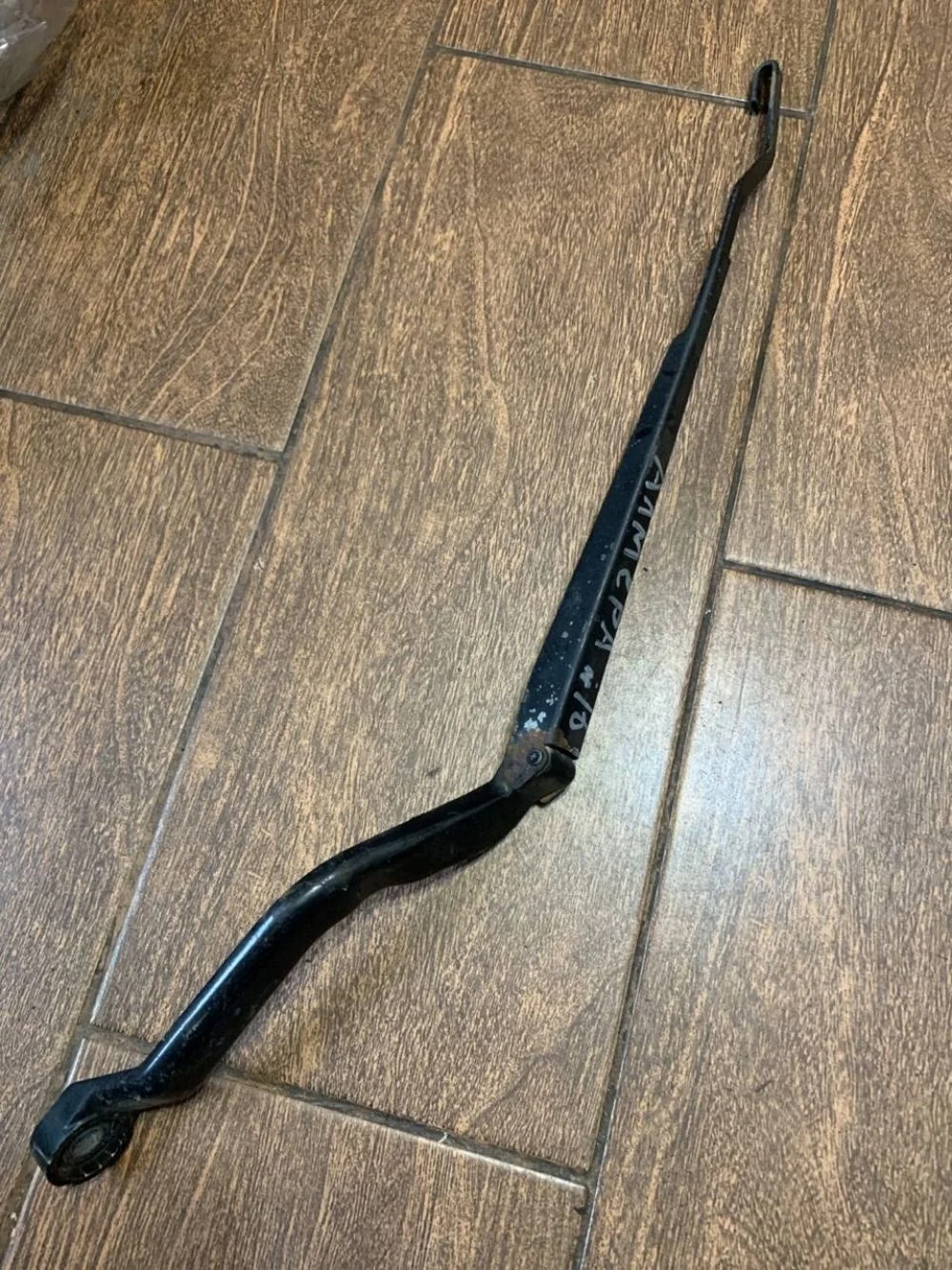 Поводок стеклоочистителя передний левый Nissan Almera N16 (2000—2003)