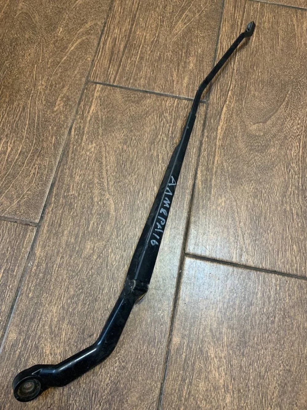 Поводок стеклоочистителя передний правый Nissan Almera N16 (2000—2003)