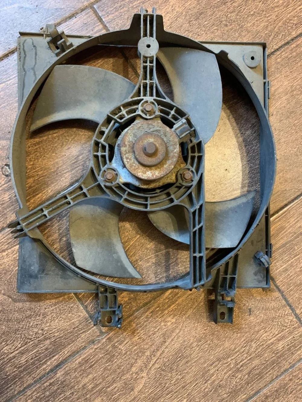 Вентилятор радиатора Nissan Almera N16 (2000—2003)