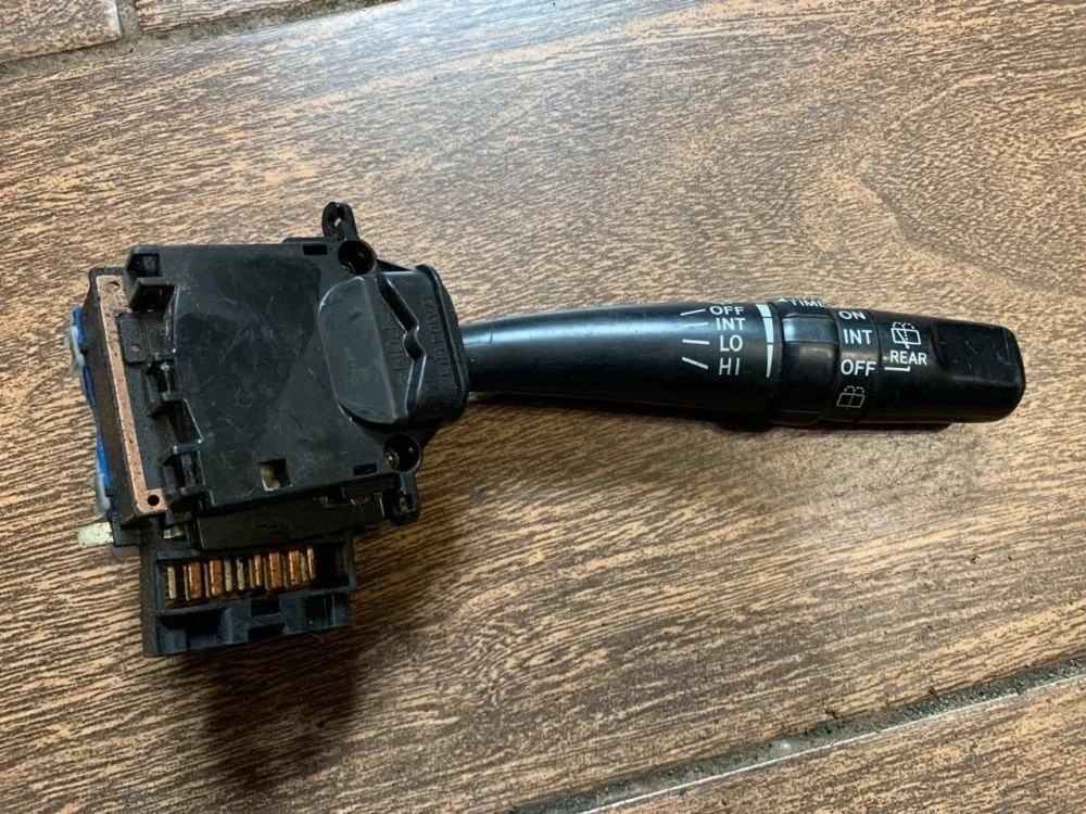 Переключатель подрулевой Toyota Avensis T220 (1997—2000)