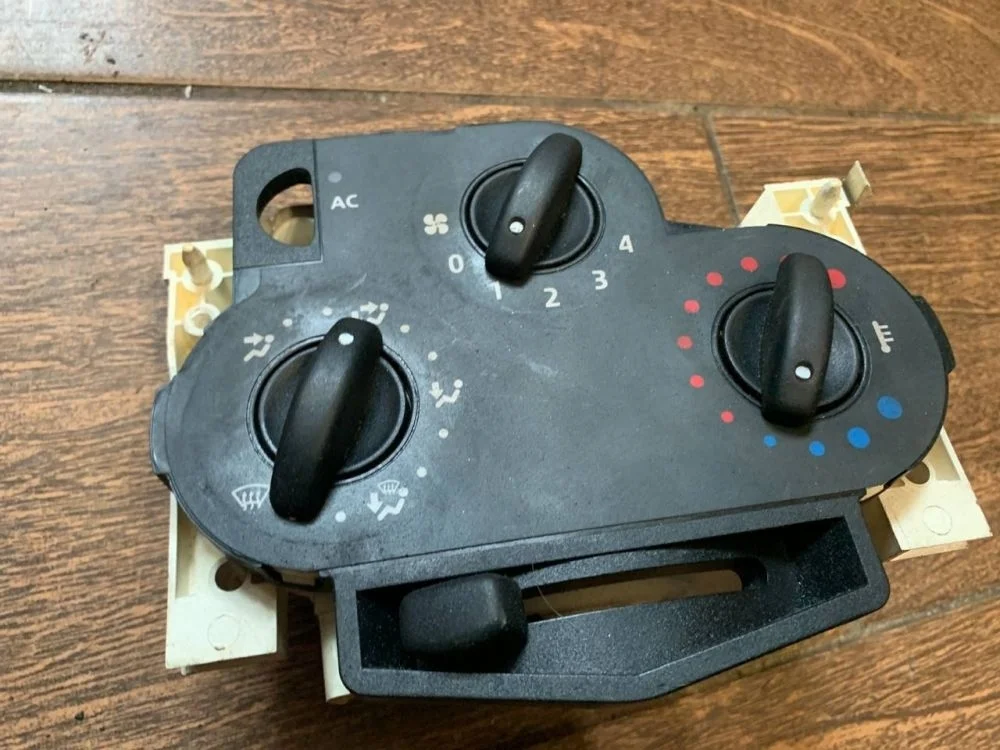 Блок управления печкой Renault Logan I (2004—2009)