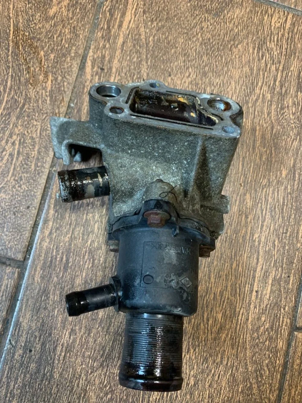 Корпус термостата Renault Logan I (2004—2009)