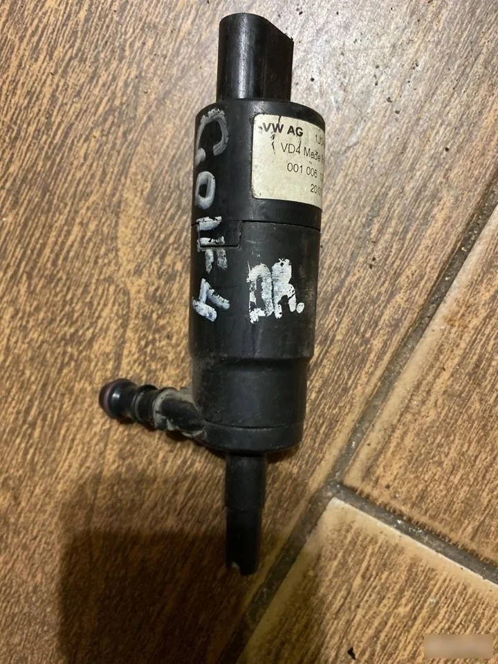 Насос омывателя фар Volkswagen Golf Mk4 (1997—2006)