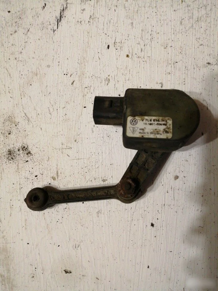 Датчик регулировки дорож. просвета Volkswagen Touareg I (2002—2006)